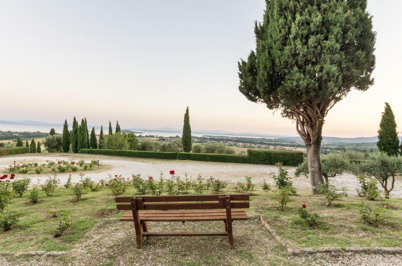 Relais Borgo Torale Hotel Passignano sul Trasimeno Bagian luar foto