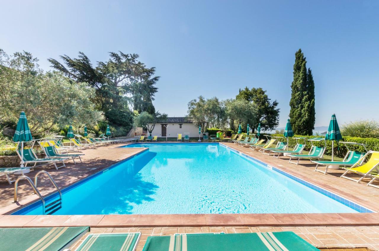 Relais Borgo Torale Hotel Passignano sul Trasimeno Bagian luar foto