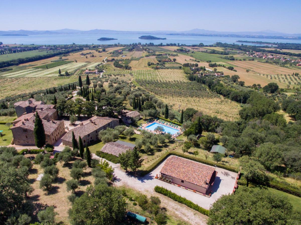 Relais Borgo Torale Hotel Passignano sul Trasimeno Bagian luar foto