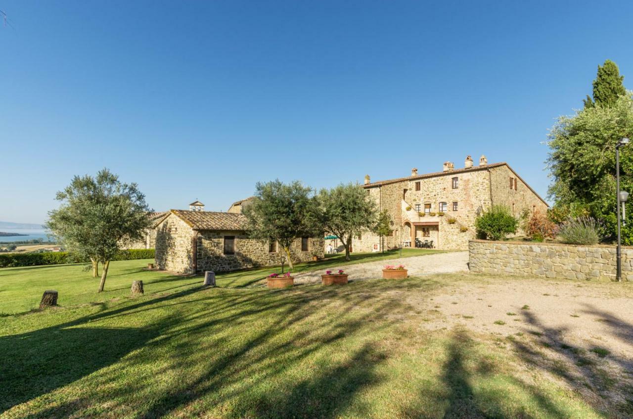 Relais Borgo Torale Hotel Passignano sul Trasimeno Bagian luar foto